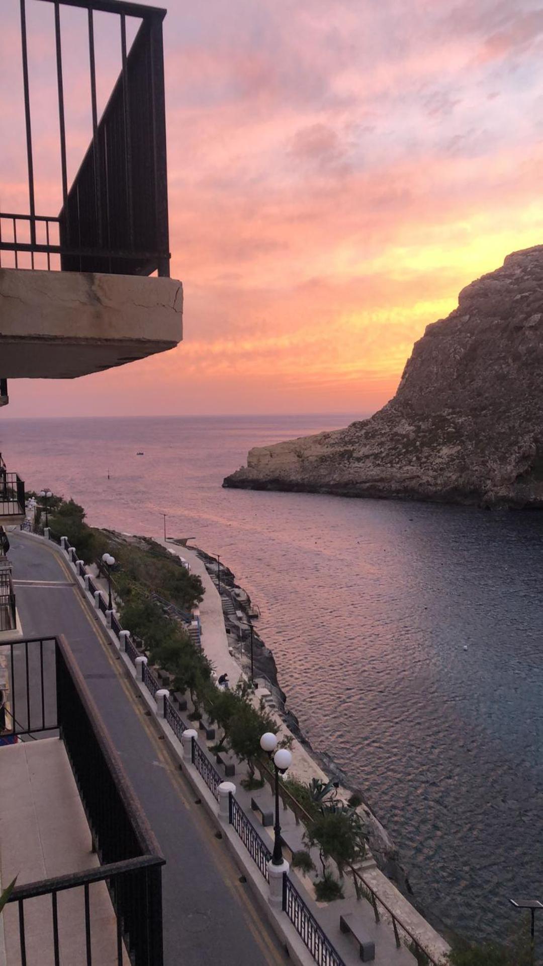 Seafront Apartment With Amazing Sunset View Xlendi Esterno foto